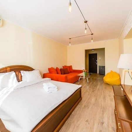 1 Room 65M2 Center Of Obolon Near River Side. Kyiv Exterior photo