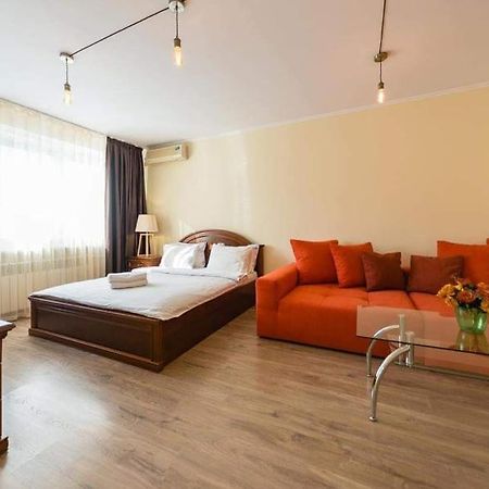 1 Room 65M2 Center Of Obolon Near River Side. Kyiv Exterior photo