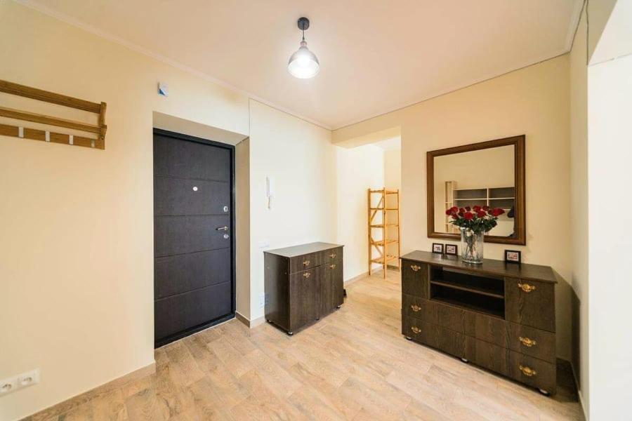1 Room 65M2 Center Of Obolon Near River Side. Kyiv Exterior photo