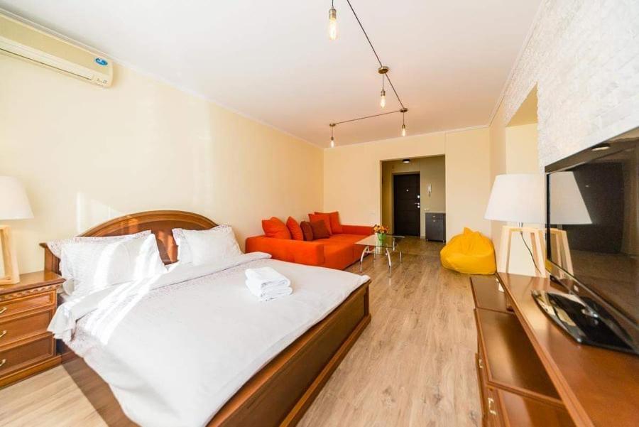 1 Room 65M2 Center Of Obolon Near River Side. Kyiv Exterior photo