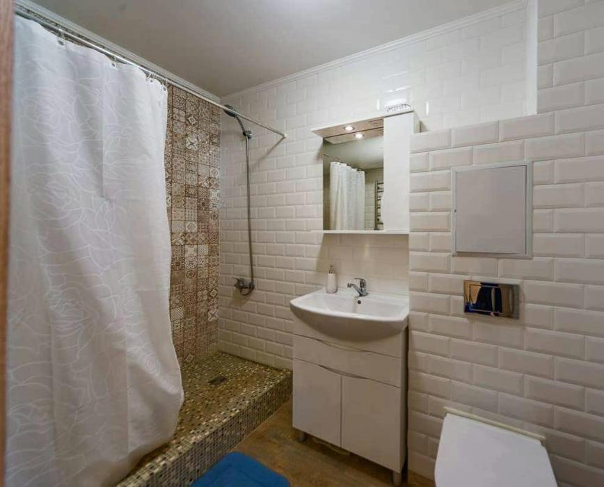 1 Room 65M2 Center Of Obolon Near River Side. Kyiv Exterior photo